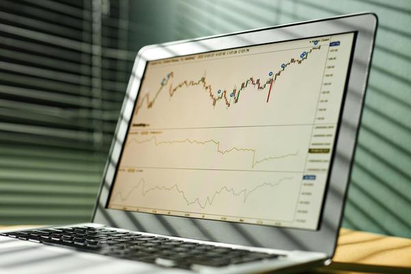 Microstrategy (MSTR) Analysis: Up 2500%, Buy It or Bitcoin?